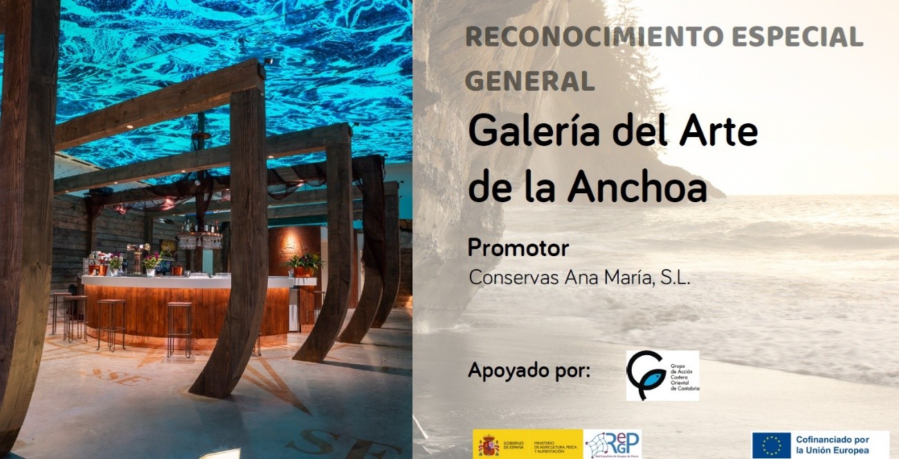 Interior de un local con decoración marina y techo que simula el fondo del mar; a la derecha, cartel con texto: “Reconocimiento Especial General. Galería del Arte de la Anchoa. Promotor: Conservas Ana María, S.L.”. Logotipos del Gobierno de España, Unión Europea y otros.