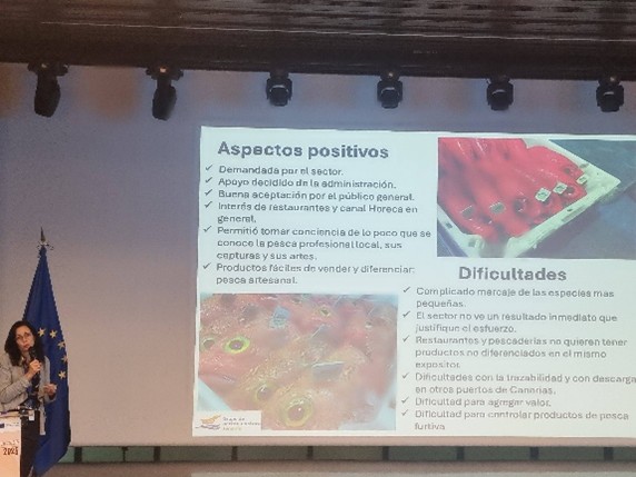 Presentación de la marca "Pesca artesanal" por la gerente del GAC de Tenerife.