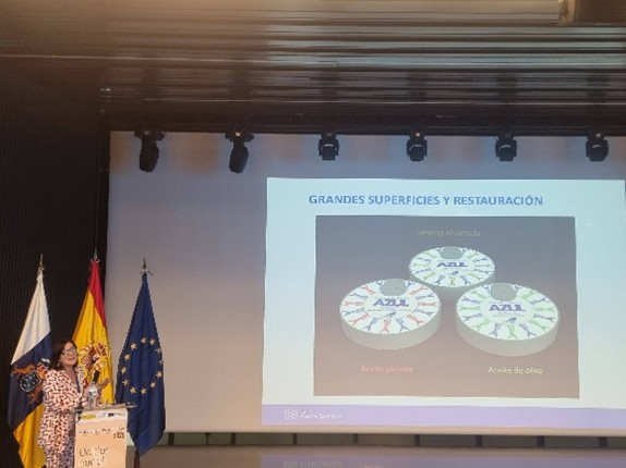 La gerente del GALP Costa Sostible presenta la marca "Azul de Portosín".