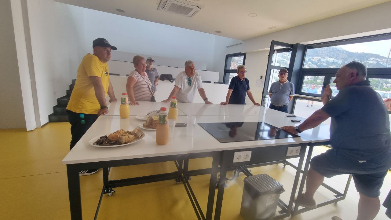 Explicación del funcionamiento del aula gastronómica de la Cofradía de Roses.