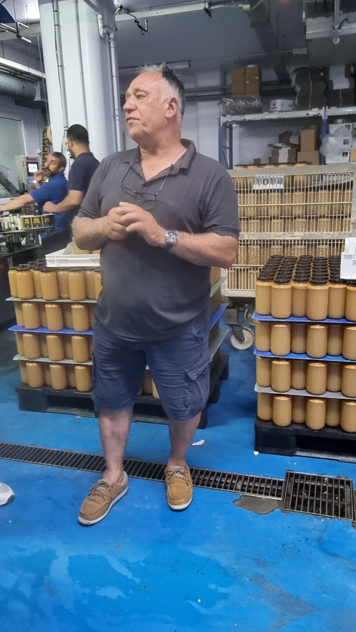 Explicándonos cómo funciona la planta de transformación.